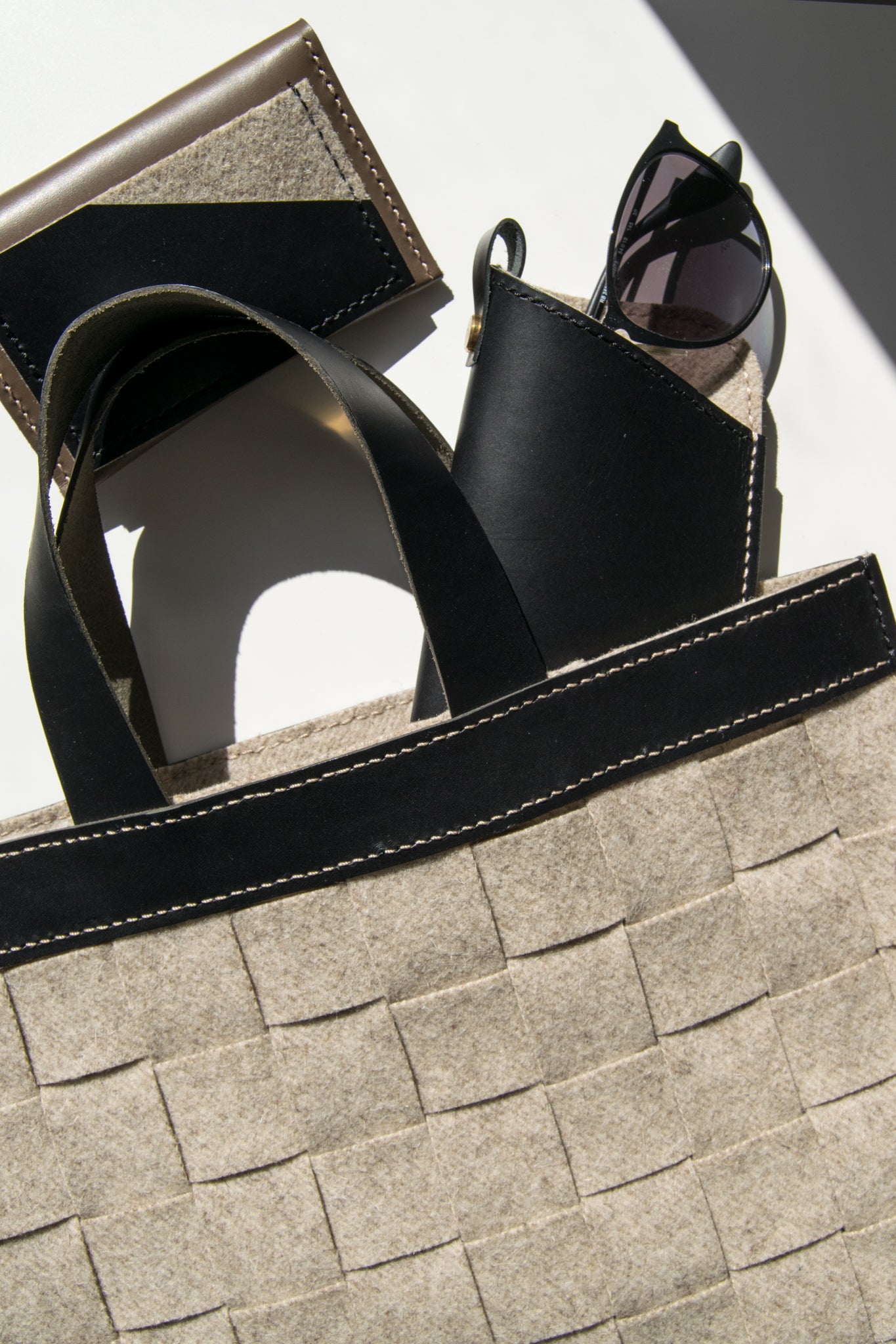 Leather Sunglasses Sleeve in Black
