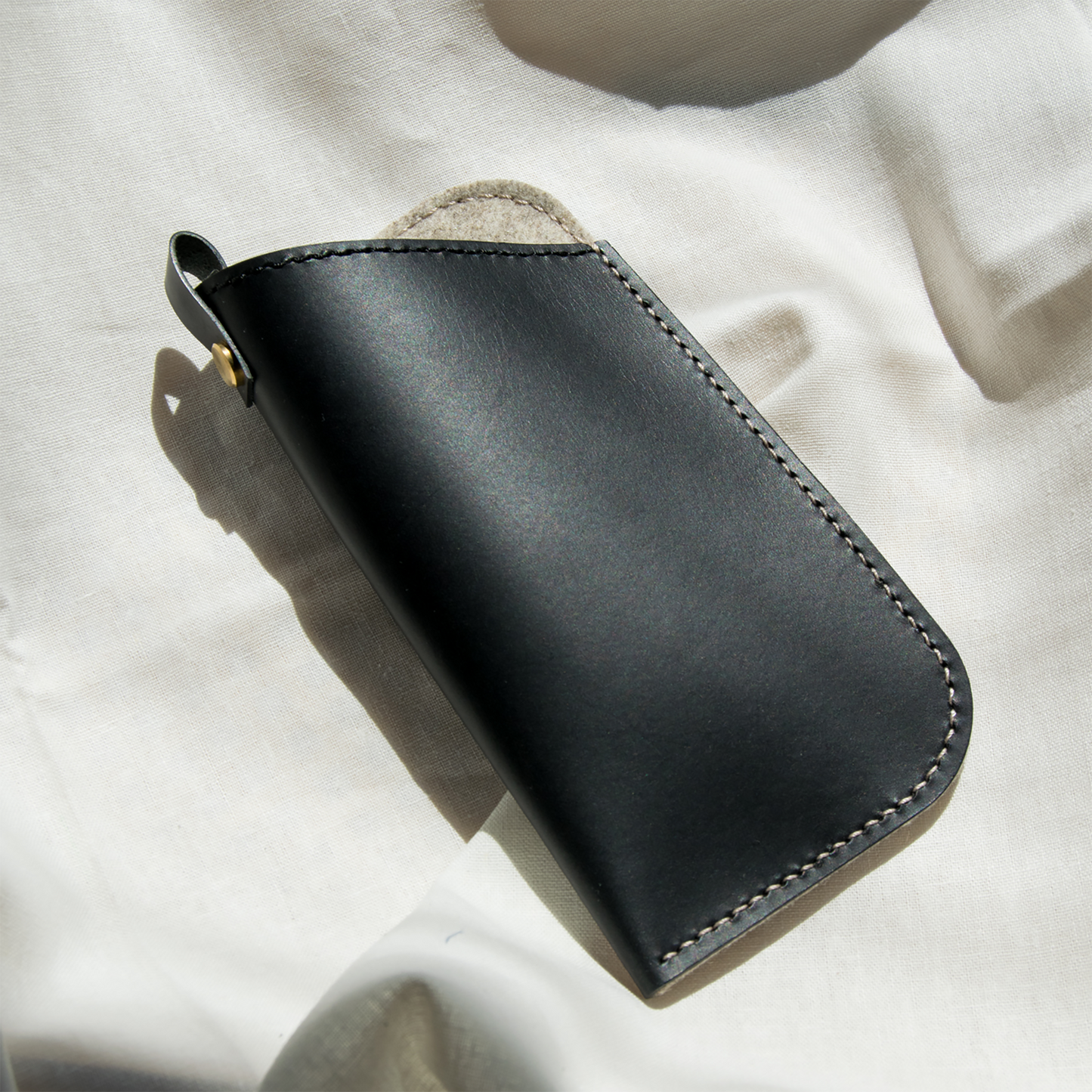 Leather Sunglasses Sleeve in Black