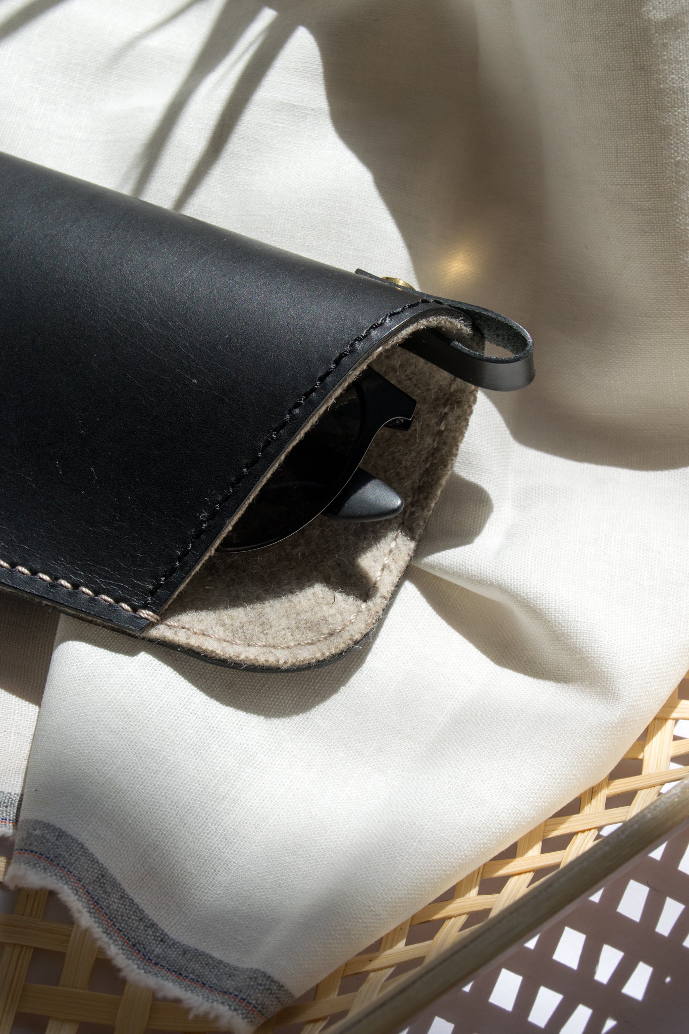 Leather Sunglasses Sleeve in Black