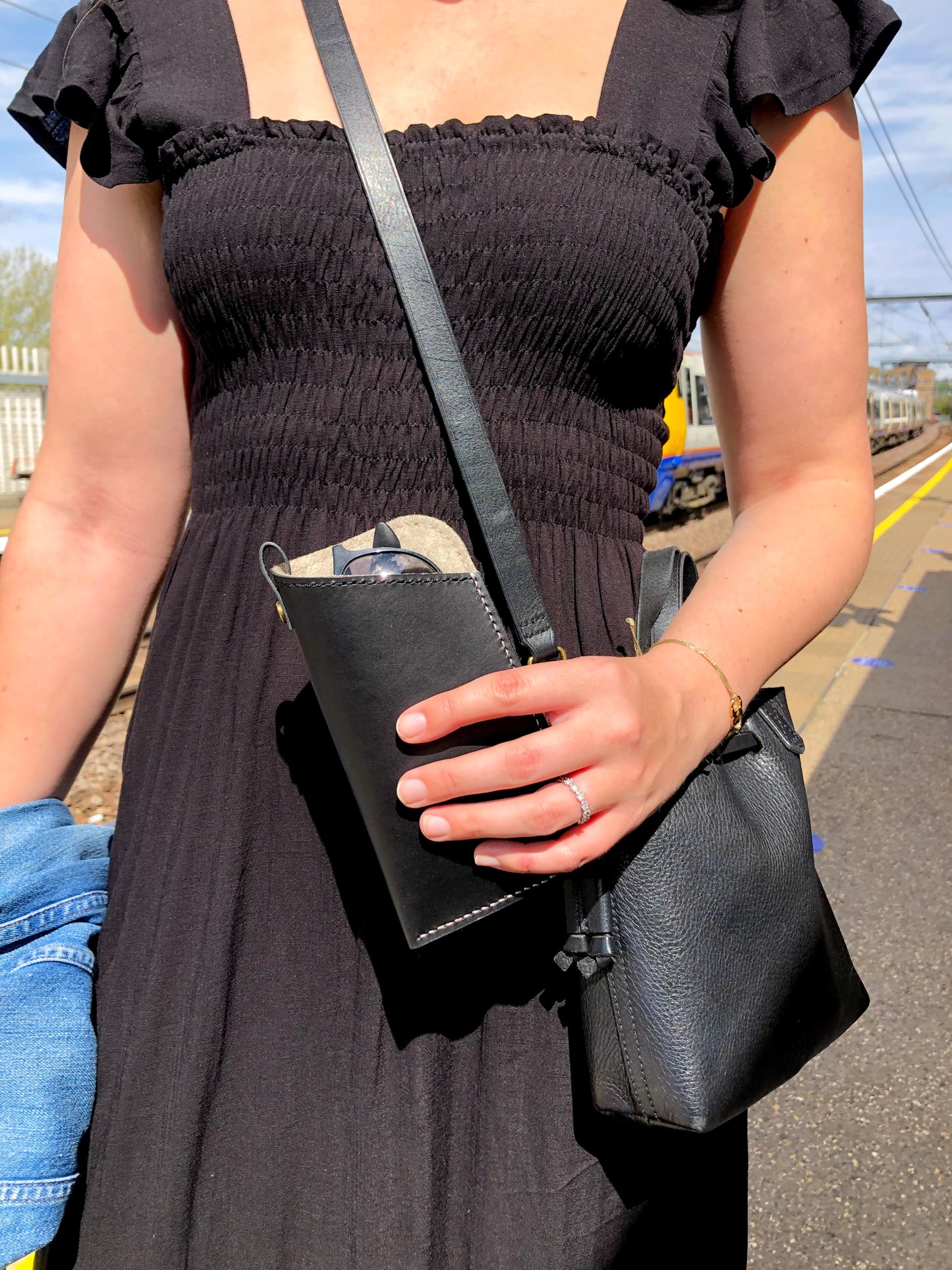 Leather Sunglasses Sleeve in Black