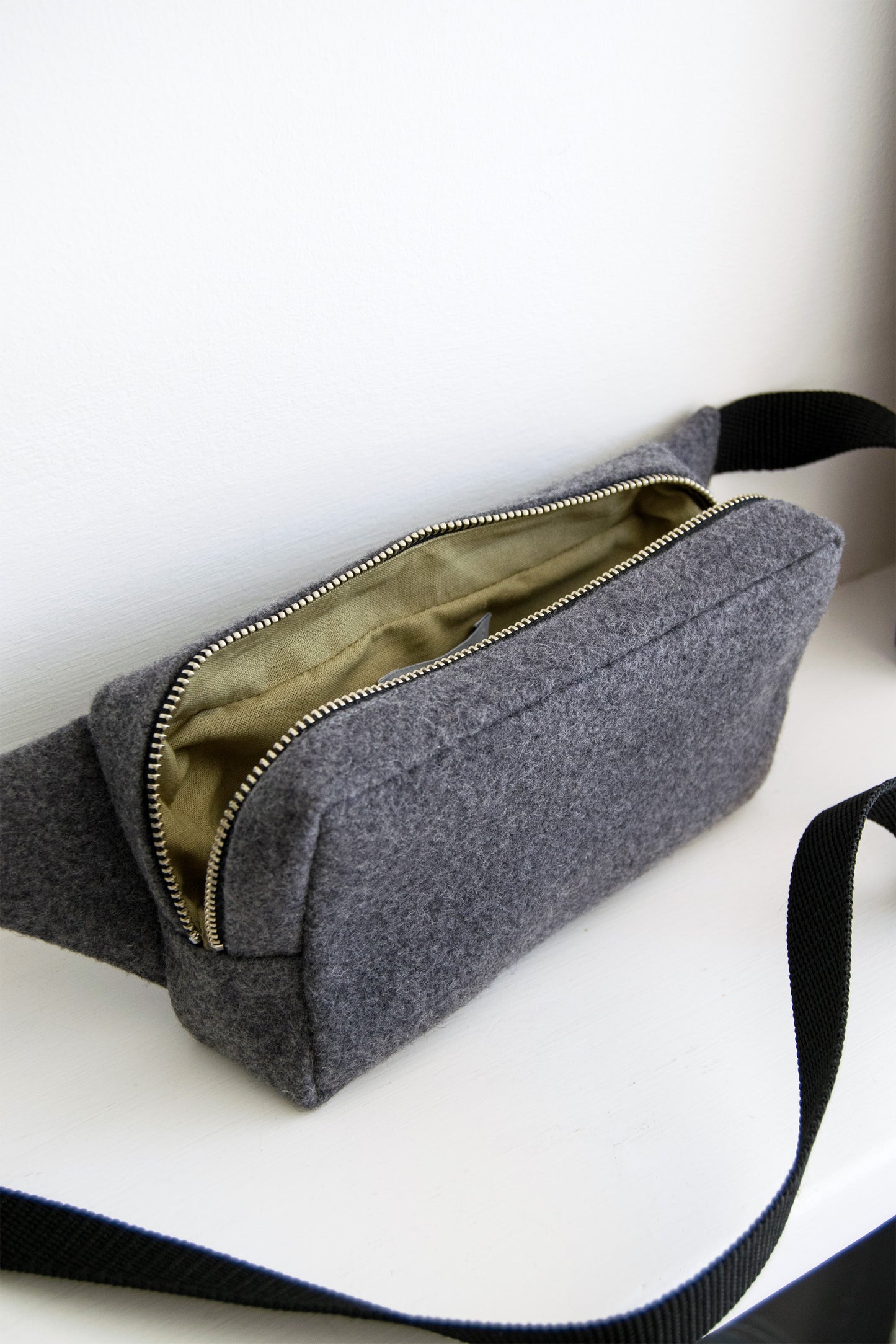 Belt Bag in Graphite